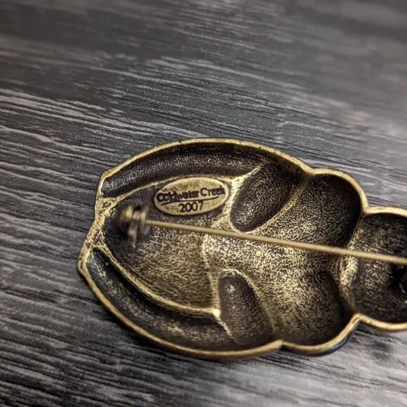 Coldwater Creek Cat Holding Heart Brooch Pin Brass Red Enamel - Picture 3 of 5